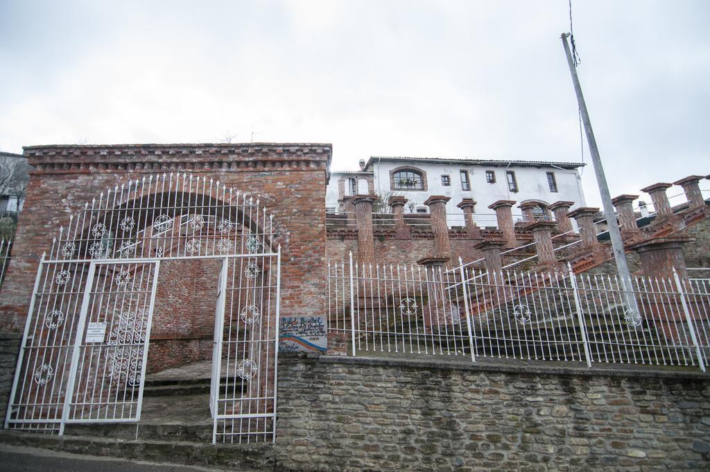 B&B I Colori Dell'Arcobaleno Belvedere Langhe 外观 照片