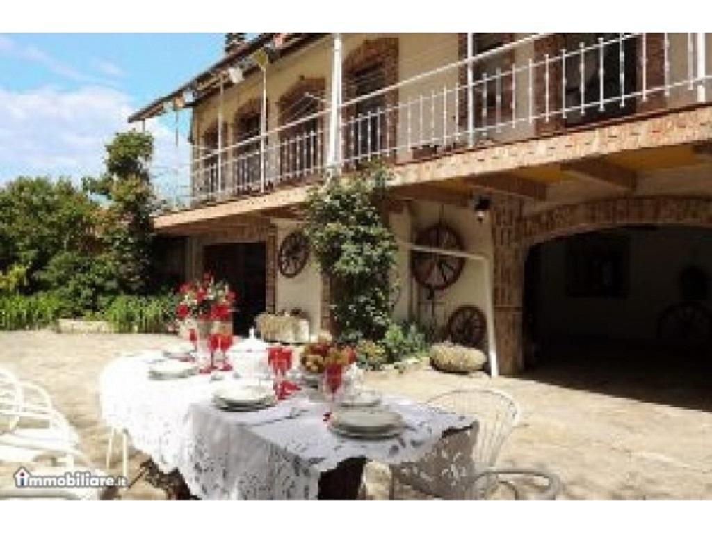 B&B I Colori Dell'Arcobaleno Belvedere Langhe 外观 照片